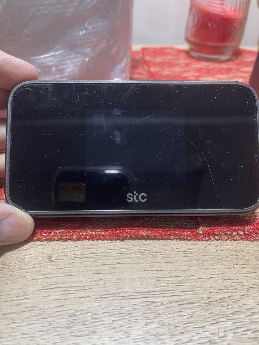 5G router in simple shelf, no effect on screen63699724202883110