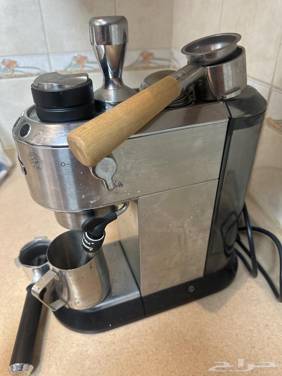 ماكينة قهوة من شركةDELONGHI63701126022403111