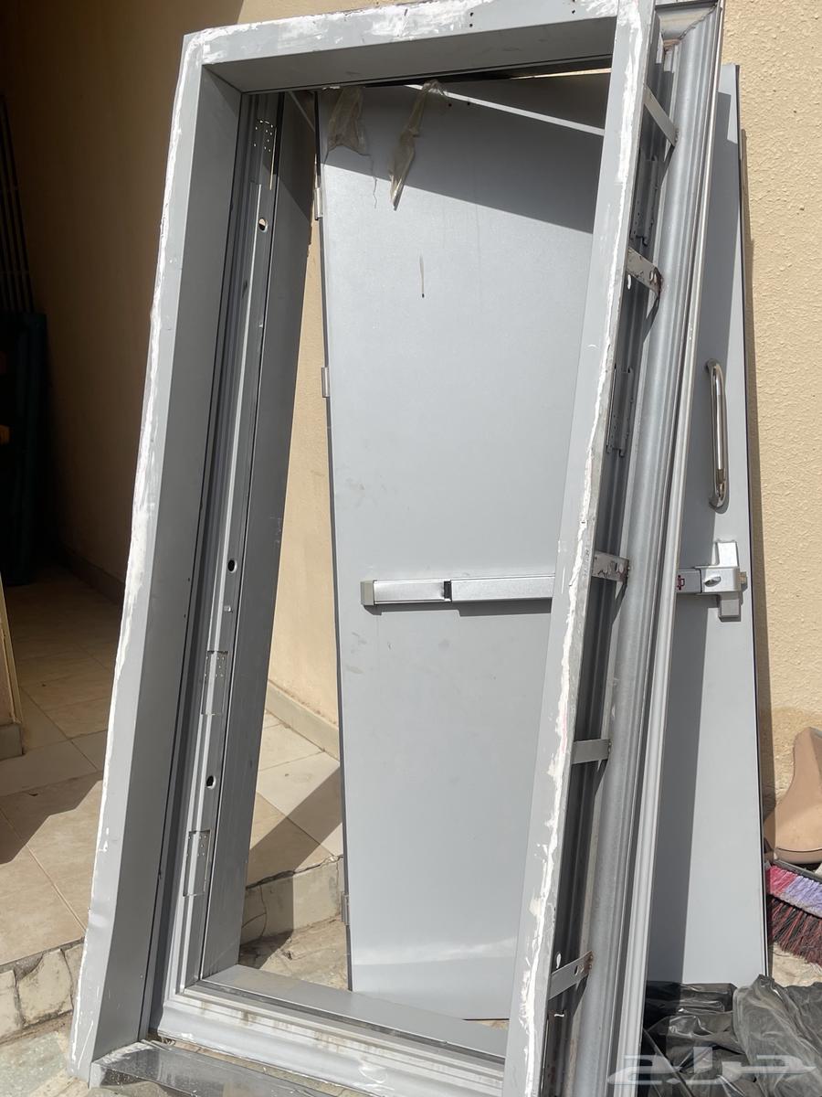أبواب طواريء نظيفة63701125831425110