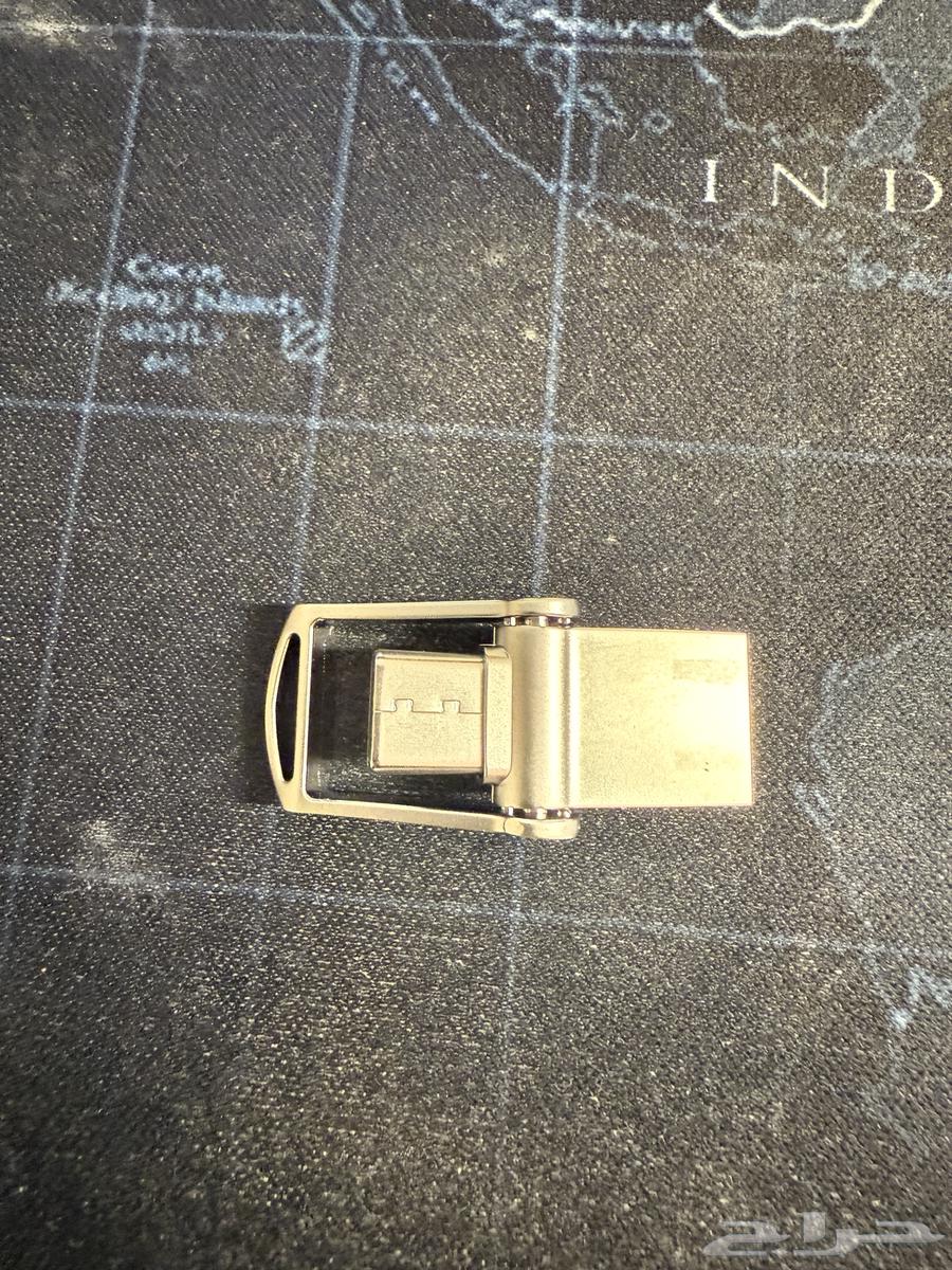 1 SSD Hard Drive and 3 Flash Memories63699629882241112