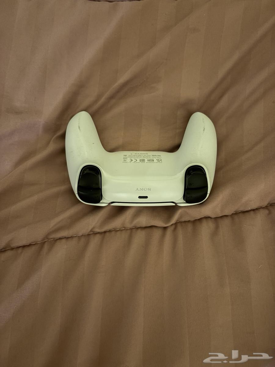 Sony Five controller in perfect condition, no issues, used with cover and on warranty63699627678979114