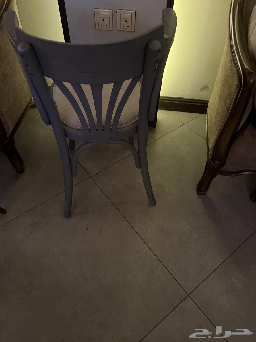 Chairs, tables, and a cart for sale at a cafe63704836020610111