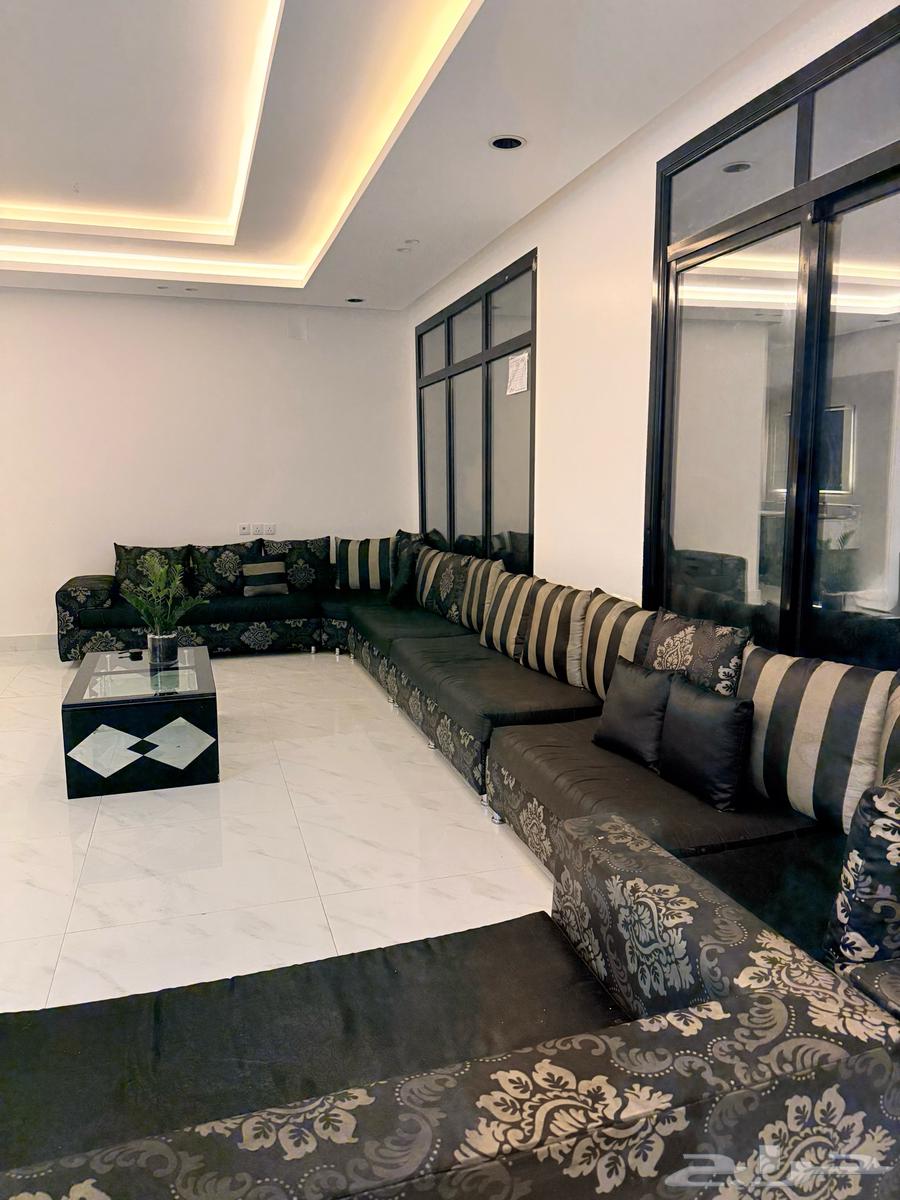 Sofa with table63705650640515110
