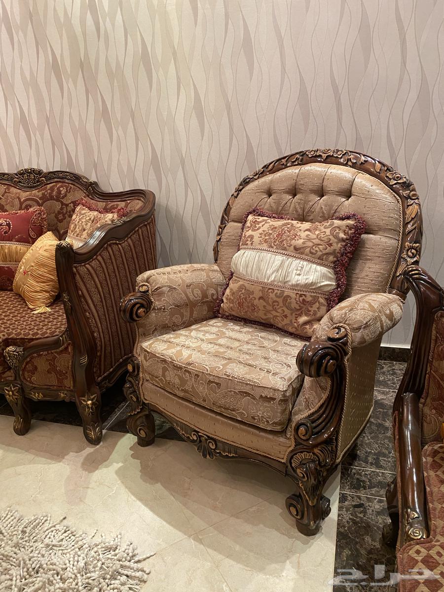 Classic sofa in excellent condition63701023519619113