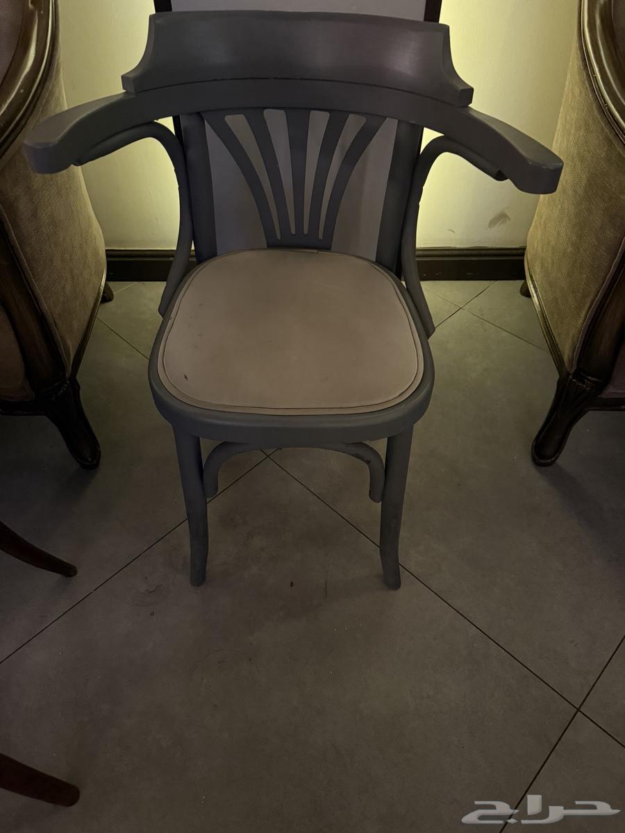 Chairs, tables, and a cart for sale at a cafe63704836020610110