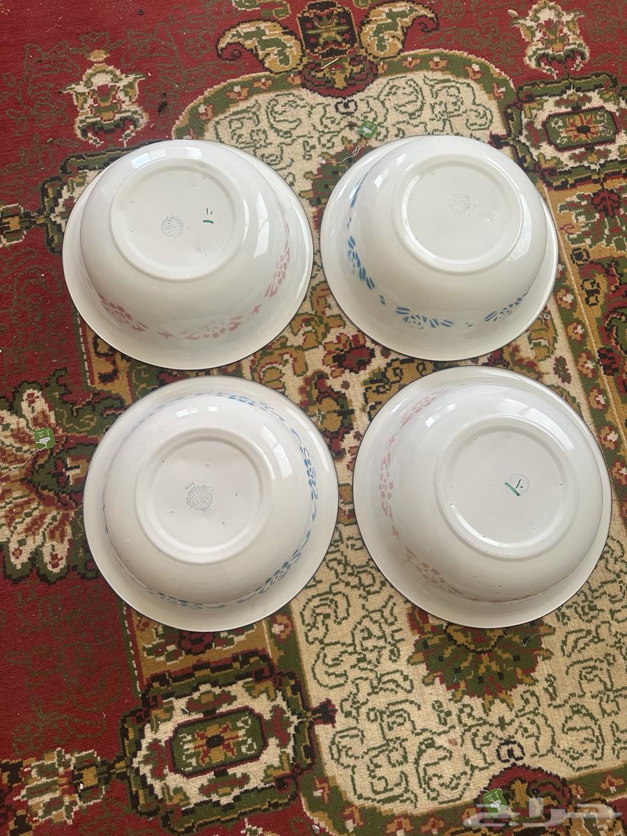 أكواب زجاجية وصحون قديمة63699912860802114