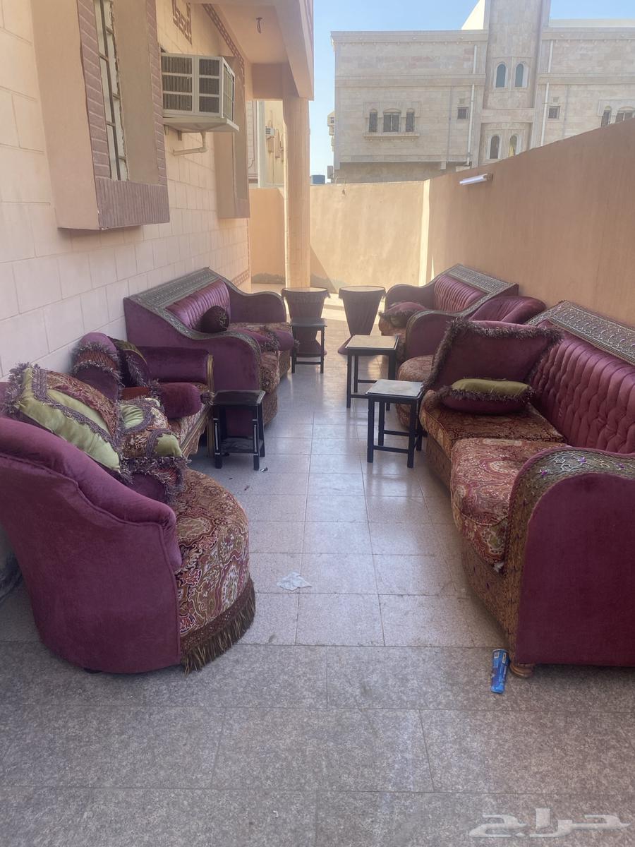 كنب للبيع نضيف على الشرط ماعدا وحده فيها قطع بسيط63701227133570110