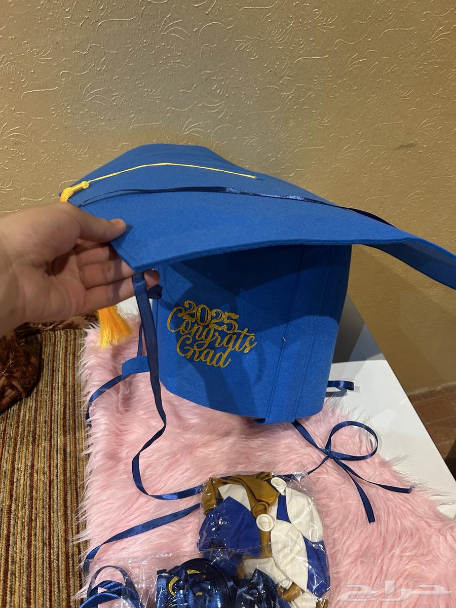 Selling a car decoration for graduation, used once, brand new63701879330562113