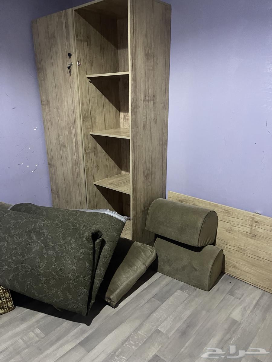 اثاث مع تلفزيون ودولاب للبيع63700179516290110