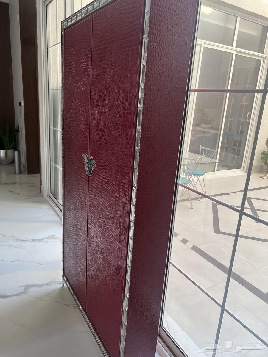 دولاب عبايات جلد63705357467393110