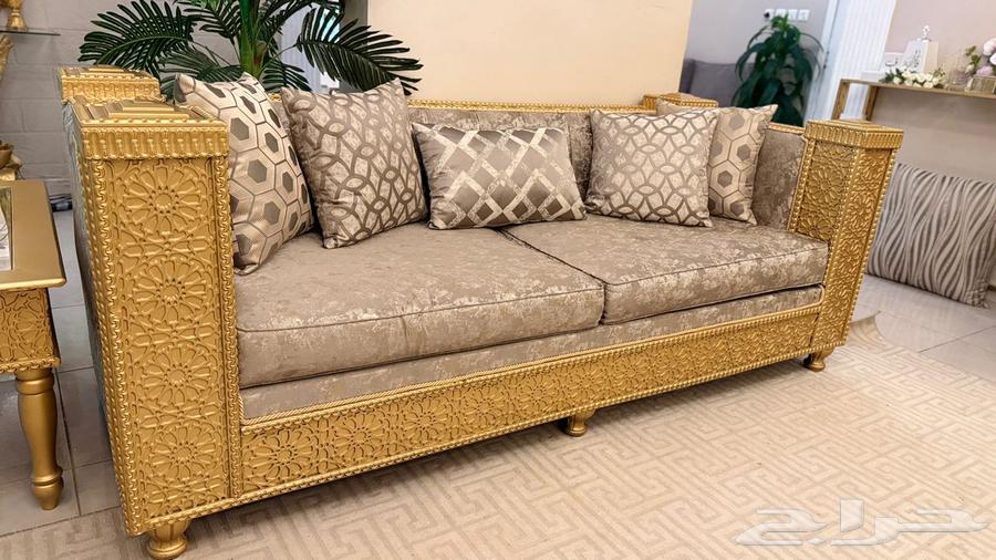 كنب تركي مع السجاد والنجف شبه جديد63701790395778111