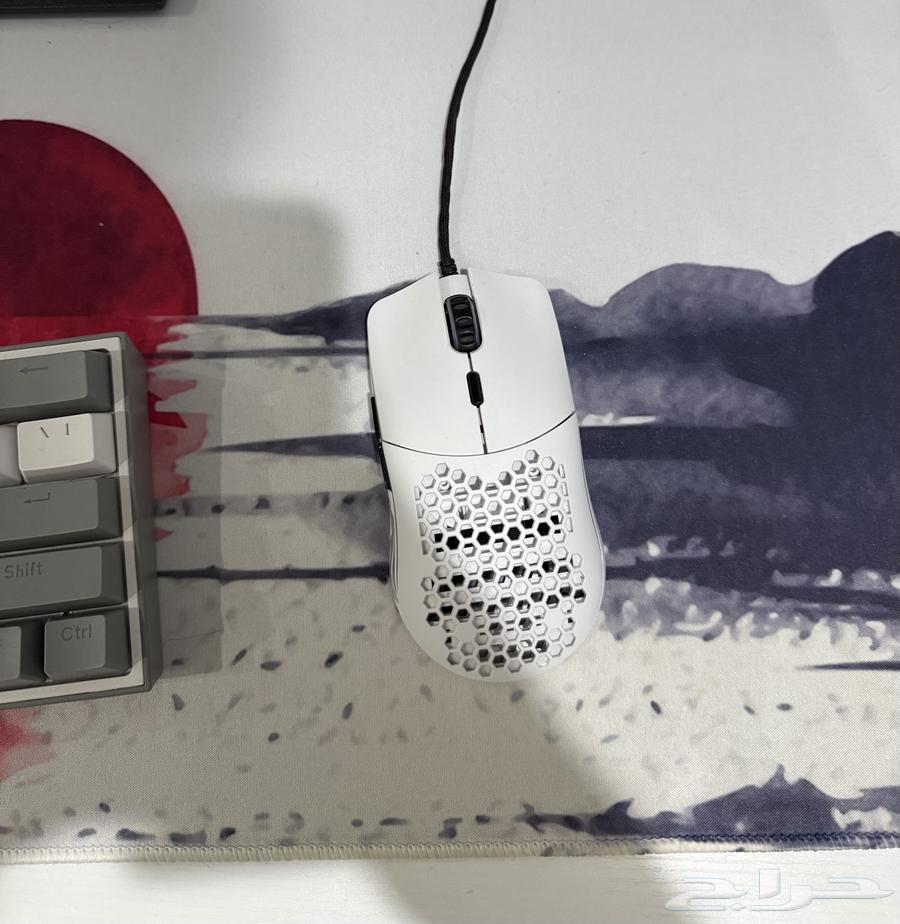 Screen for sale, mouse and keyboard for sale, used for only 5 months63699630253953111