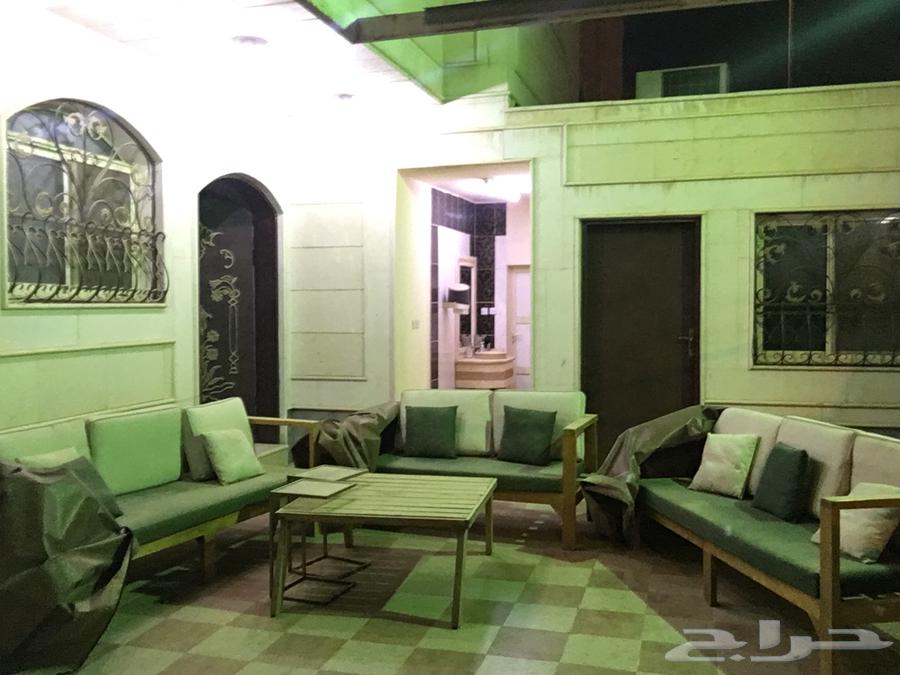 للبيع جلسة خارجية مع غطاء حماية63705535000578110