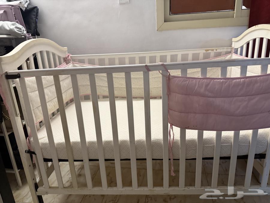 كنب نظيف وسرير اطفال للبيع63700459358977110