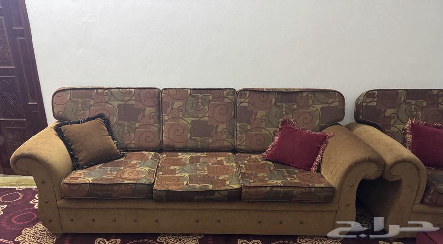 للبيع كنب مجلس بحالة ممتازة63704041553283112