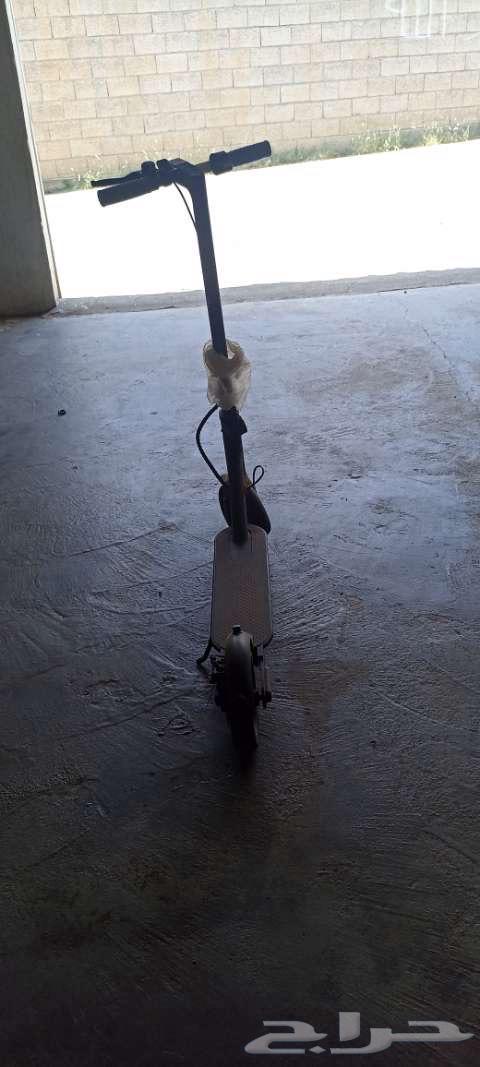 A clean scooter, brand new, used only once63699908355970114