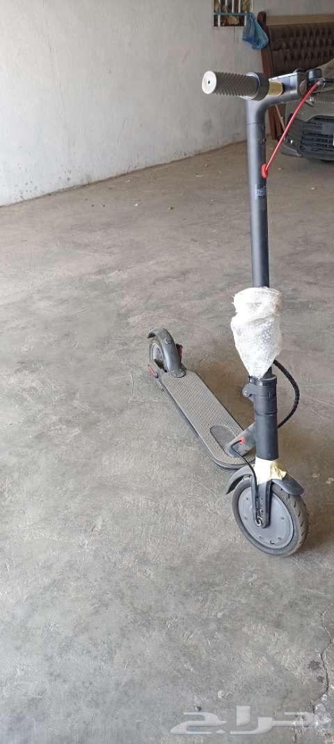 A clean scooter, brand new, used only once63699908355970110