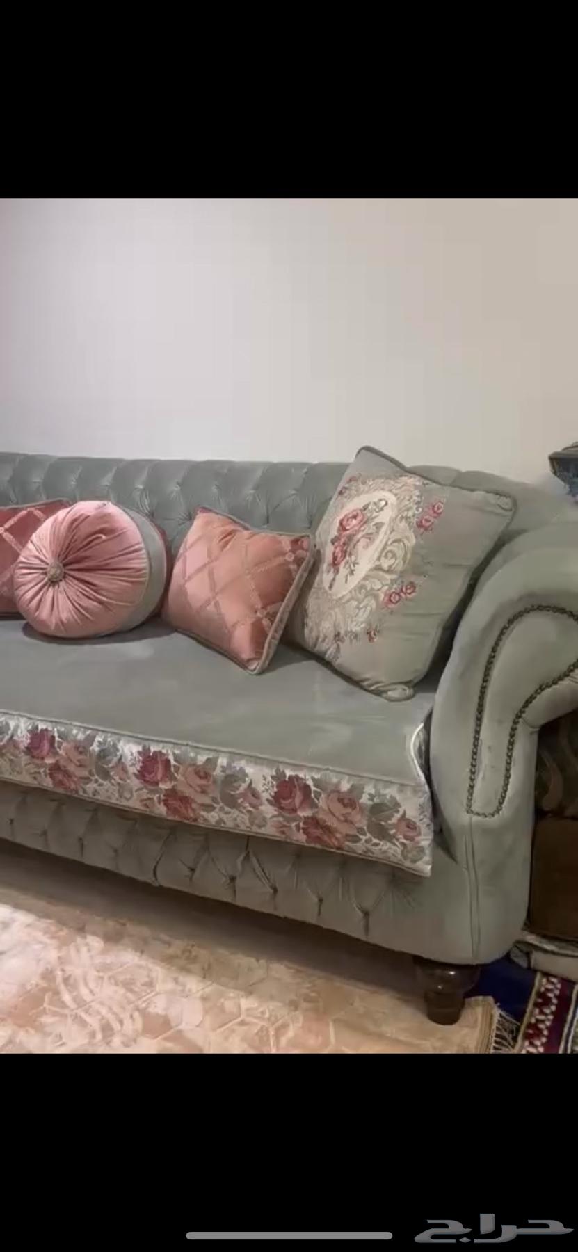 Luxury 14-person royal sofa, new and clean, electric oven, four-burner stove, and sink63704480661763113