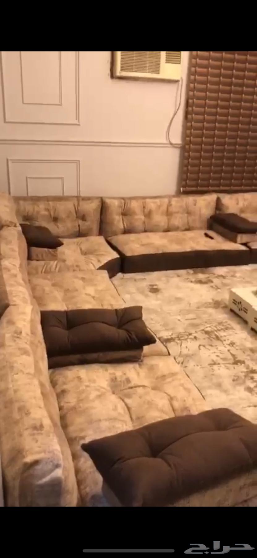 Floor sofa for auction63699534270594110