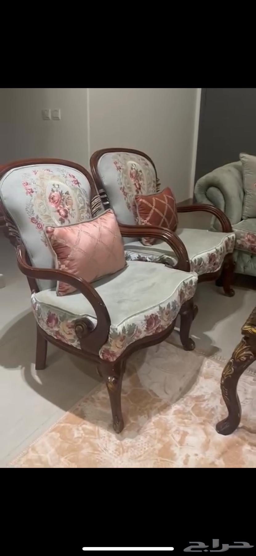 Luxury 14-person royal sofa, new and clean, electric oven, four-burner stove, and sink63704480661763111