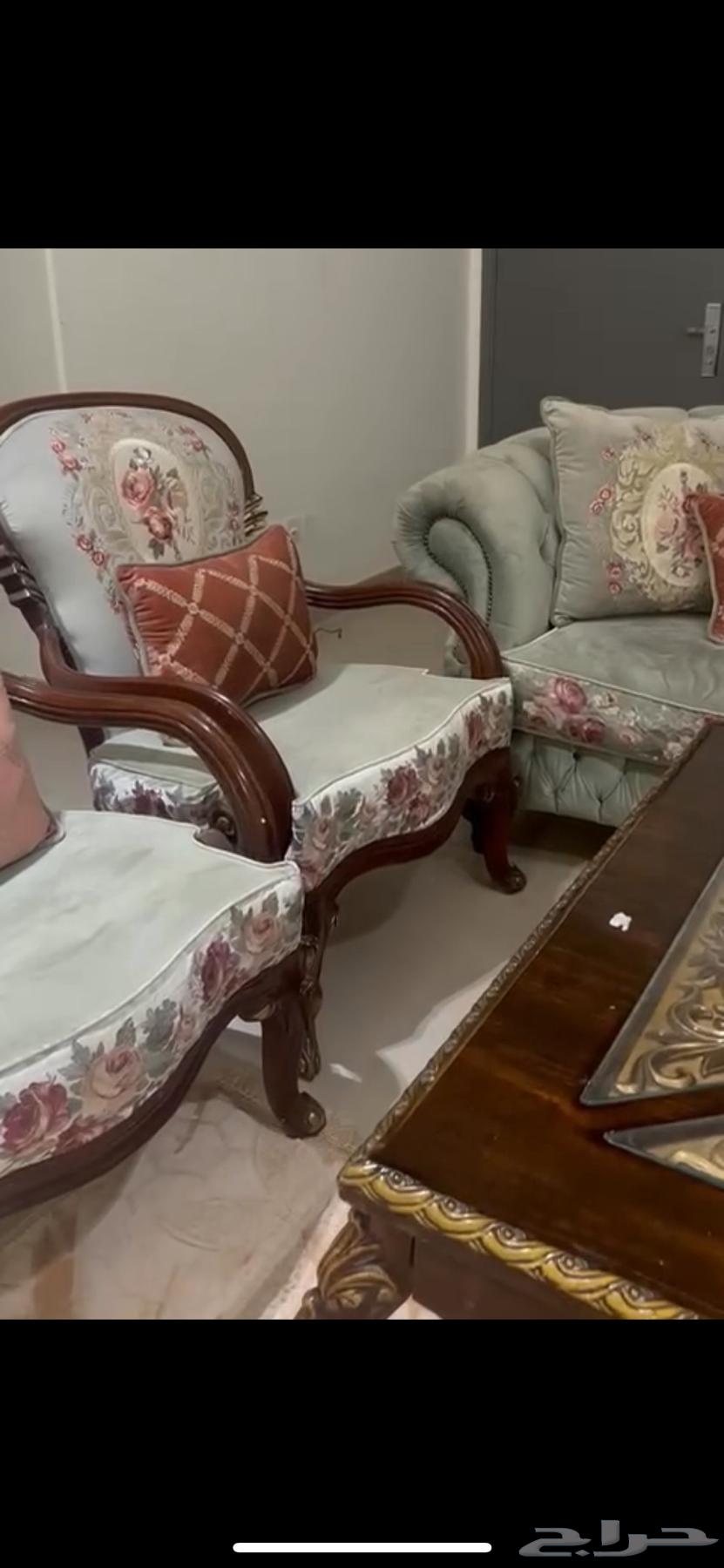 Luxury 14-person royal sofa, new and clean, electric oven, four-burner stove, and sink63704480661763114