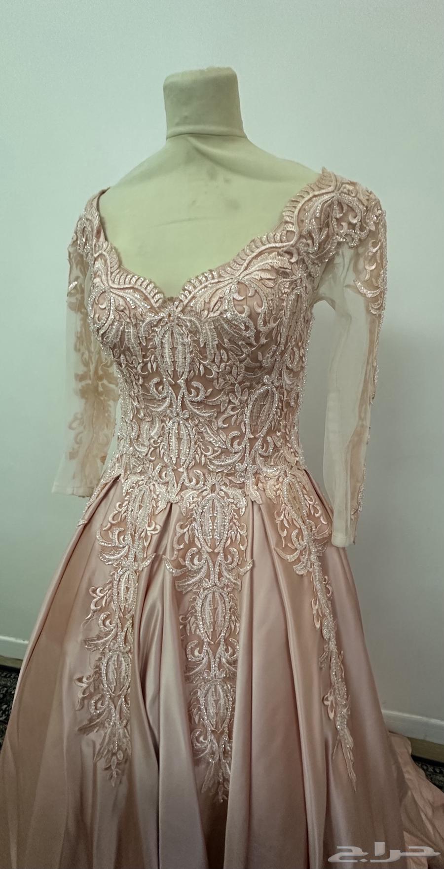 فستان ملكة وبدلة رجاليه مستخدمه مره واحده63703064828930110