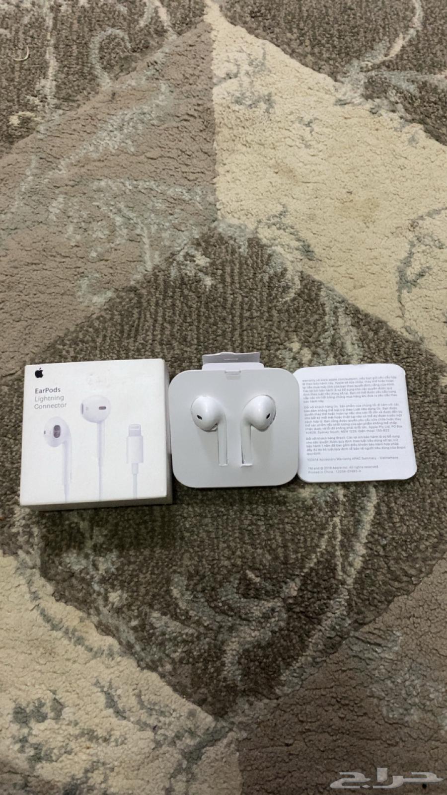 Original Apple earphones, like new, used only twice63715282728834111