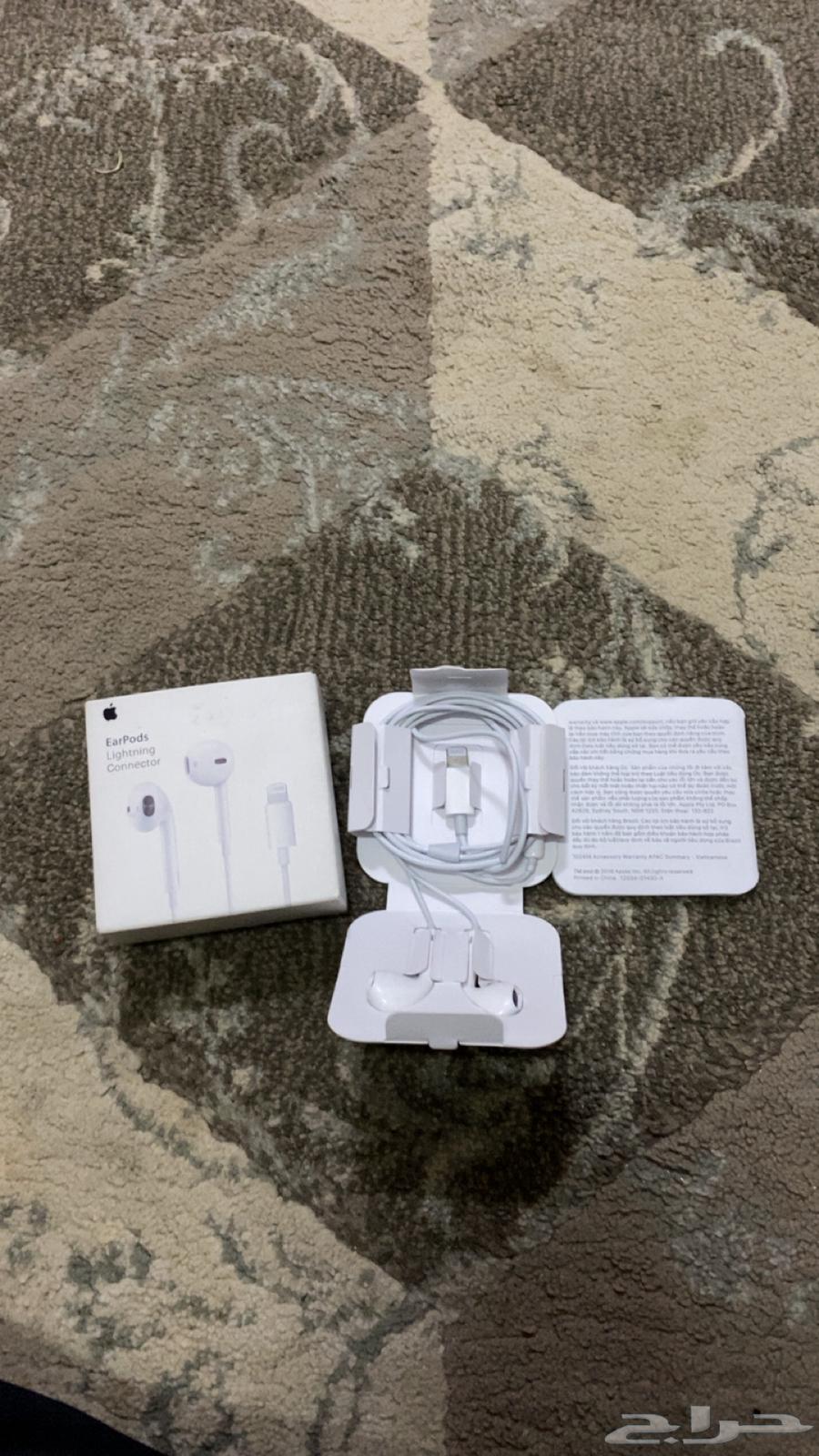 Original Apple earphones, like new, used only twice63715282728834110