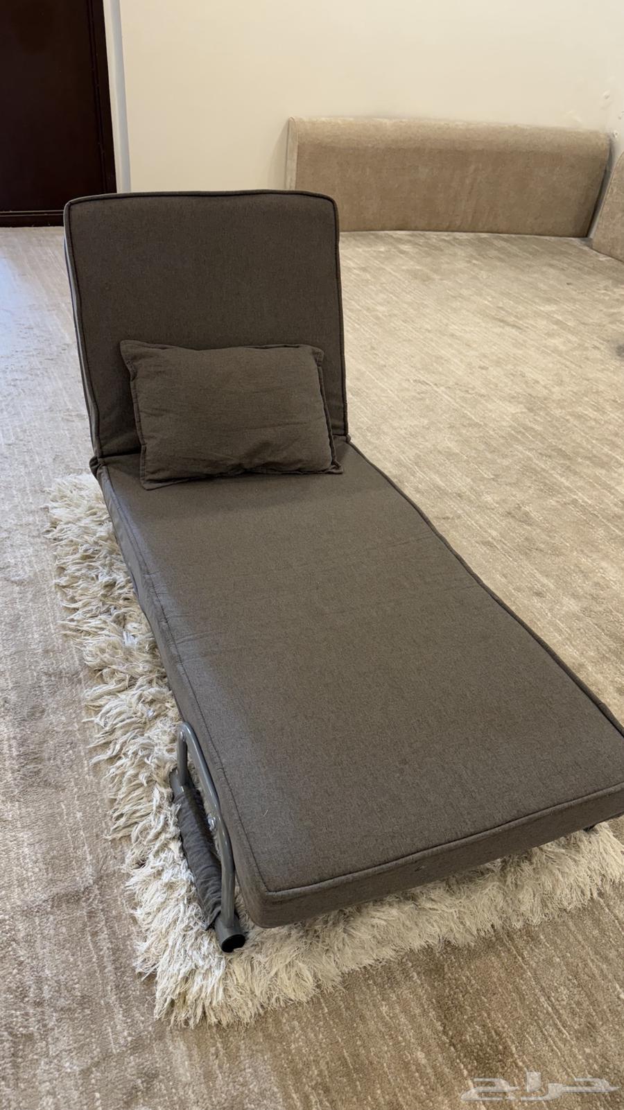 Chair that transforms into a bed, almost new, used only during Hajj period63716016575875113