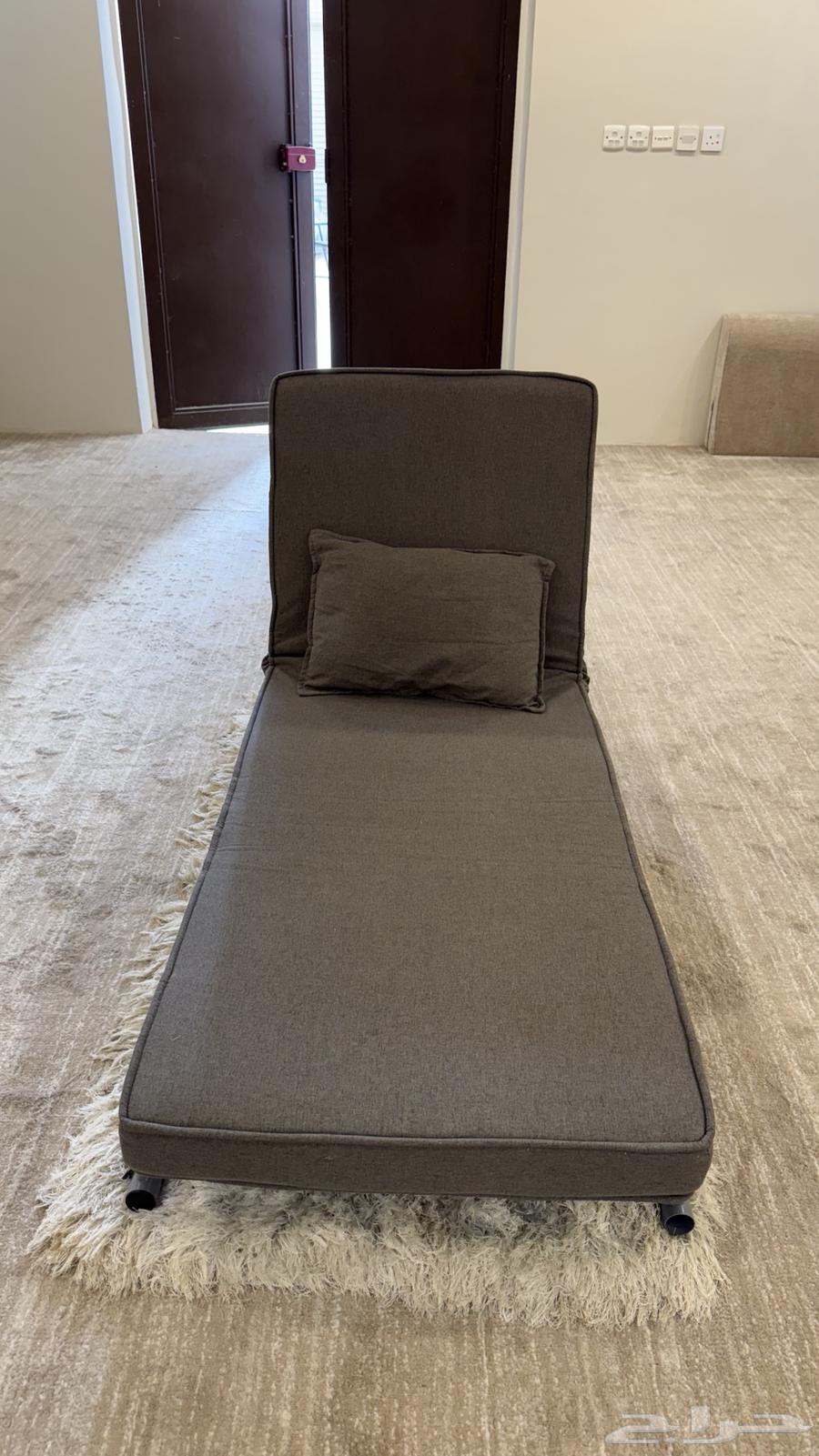 Chair that transforms into a bed, almost new, used only during Hajj period63716016575875114