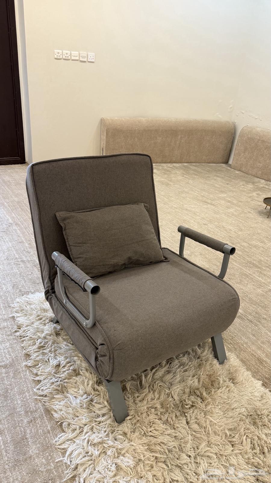 Chair that transforms into a bed, almost new, used only during Hajj period63716016575875111