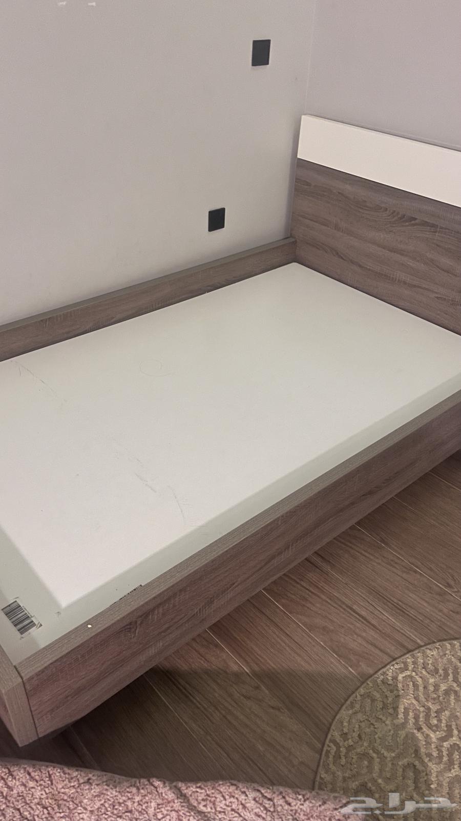 Bed and Wardrobe63716952944515111