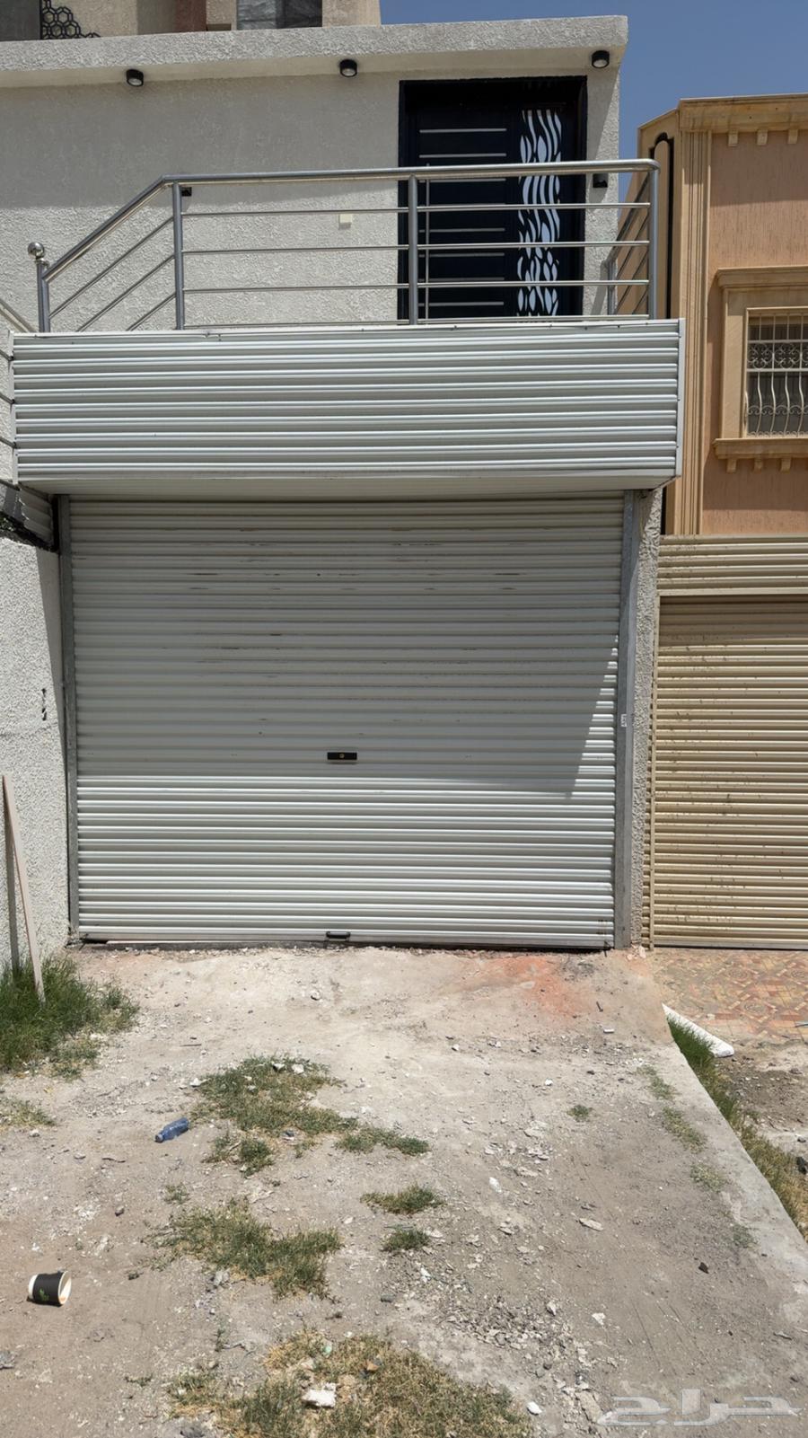 باب كراج عرض 3.30   3 م ارتفاع مع الصندوق شبه جديده ابيض63711586053762110