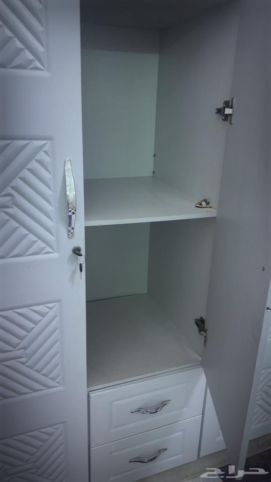 Large clean closet, like new condition and big size..63708123225729111