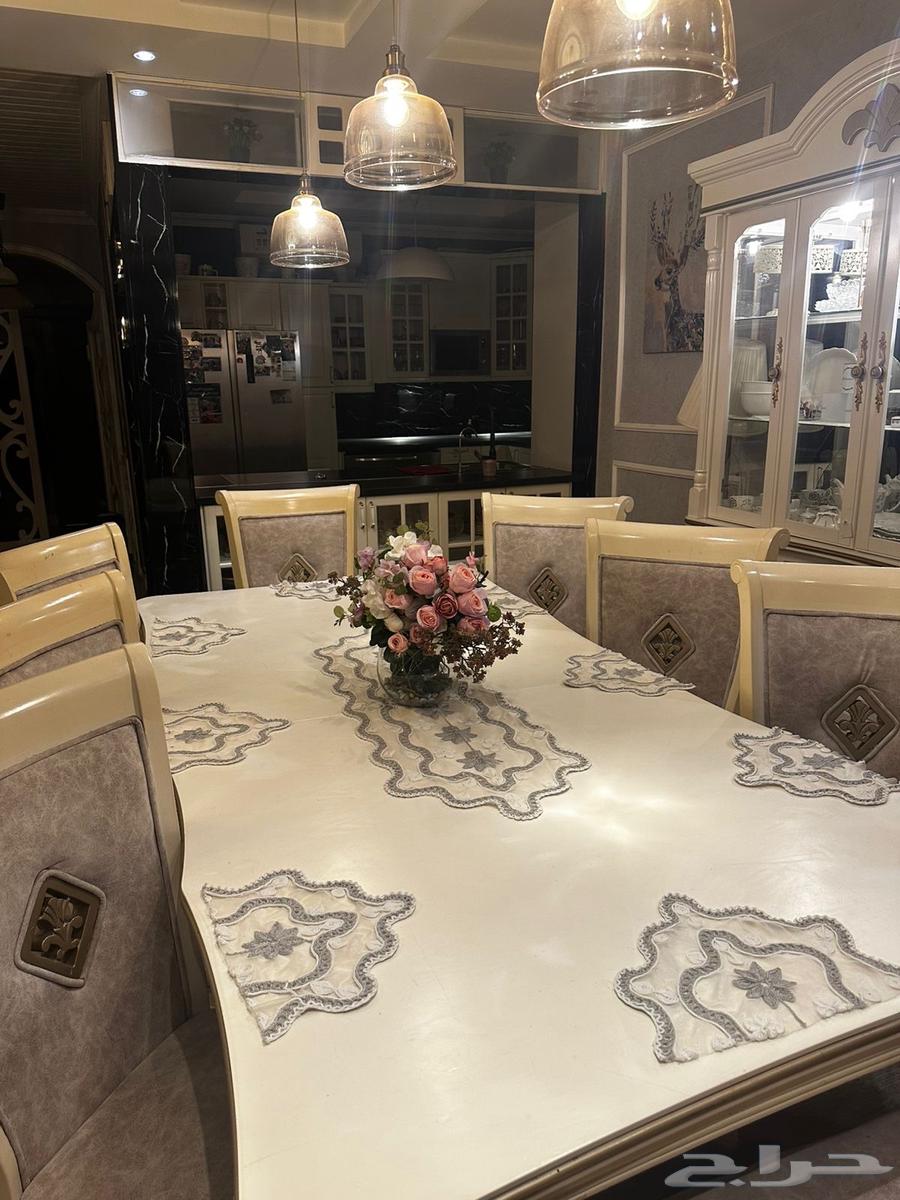 طاولة طعام معا دولاب وا مدخل من هوم سنتر بي 160063708123123458113