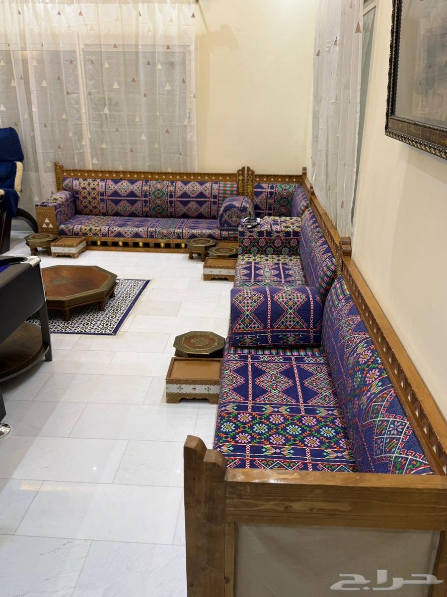مجلس تراثي شعبي نظيف جدا للبيع مع طاولة بلياردو63711319551363113