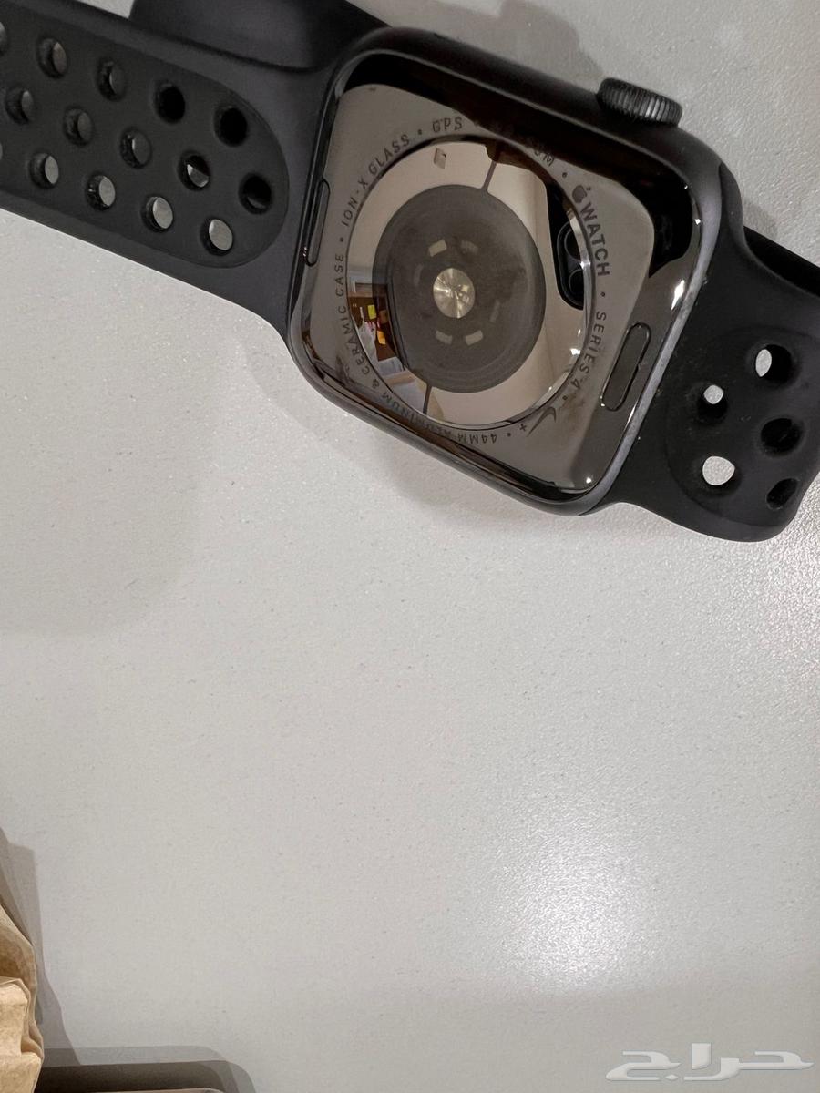 Apple Watch Series 4 in excellent condition with no issues63711319558658112