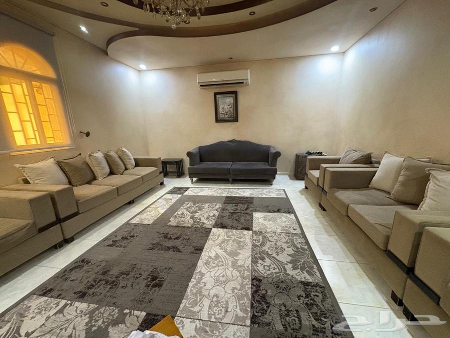 كنب مجلس وطاوله مدخل بحاله ممتازه63709748117891112