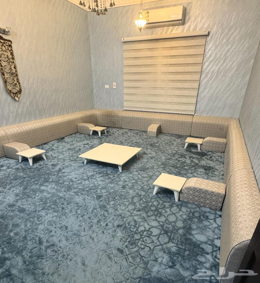 Floor seating set with carpet and floor tables63712035704963110
