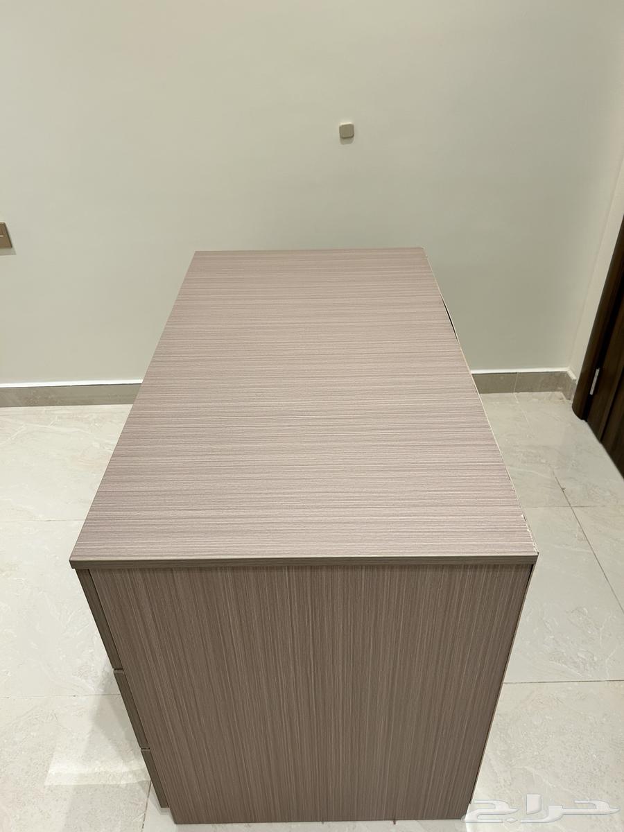 طاولة لي البيع63706385318146111