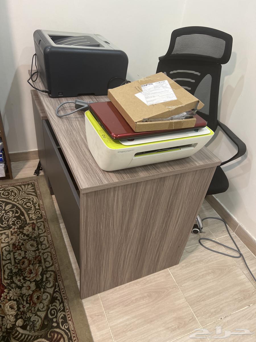 مكتب وكرسي مكتب وطابعه ليزر ألوان للبيع63714335124482113