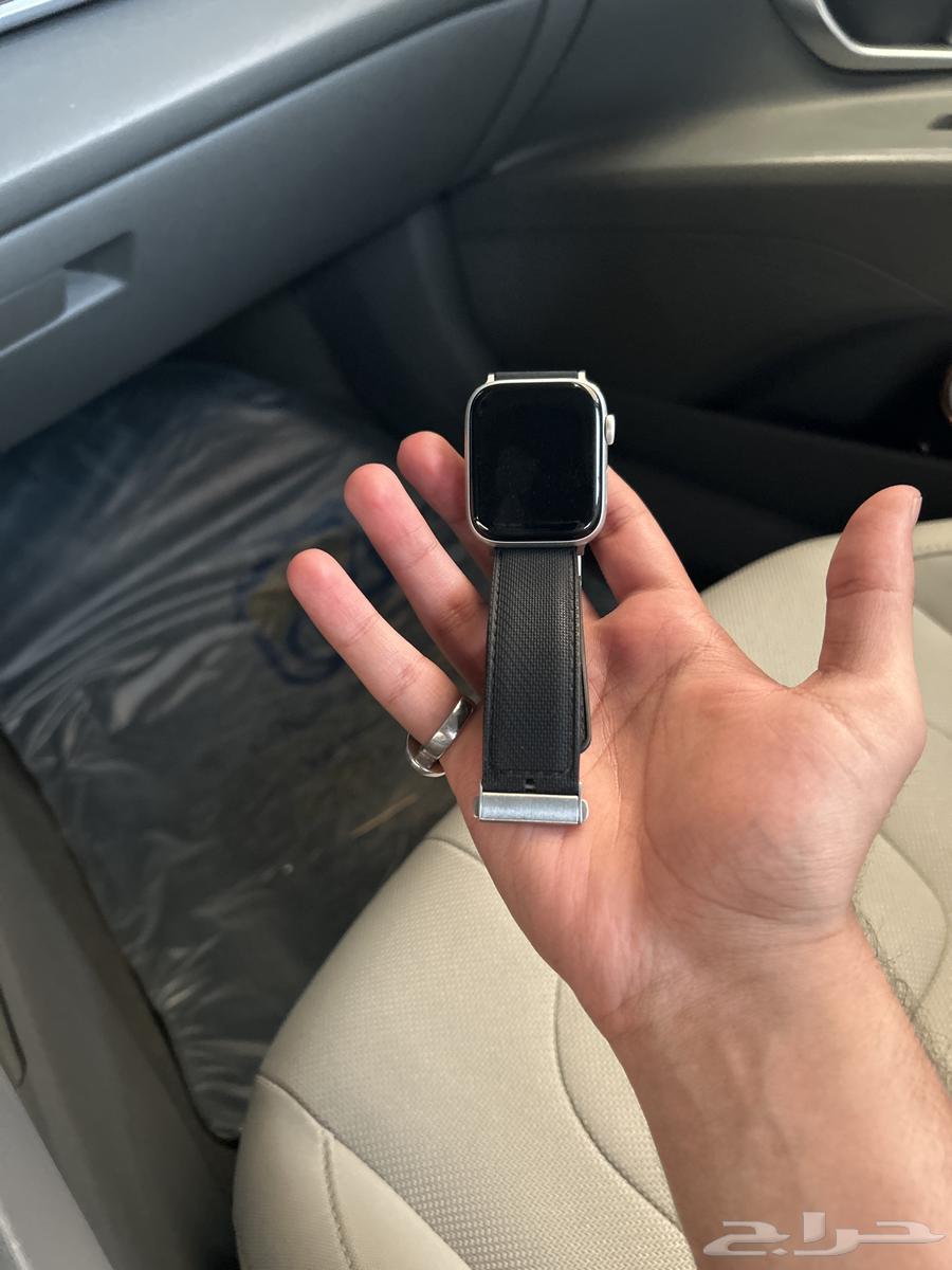 Apple Watch Series 5 with charger and everything battery price 70063711233585025110