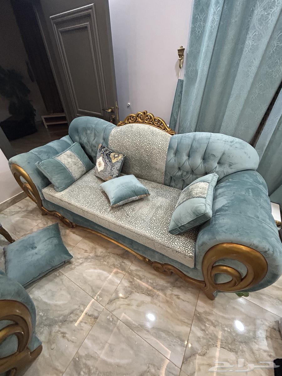 للبيع كنب كلاسيك نظيف جدا ومجلس نساء نظيف63706475034626110