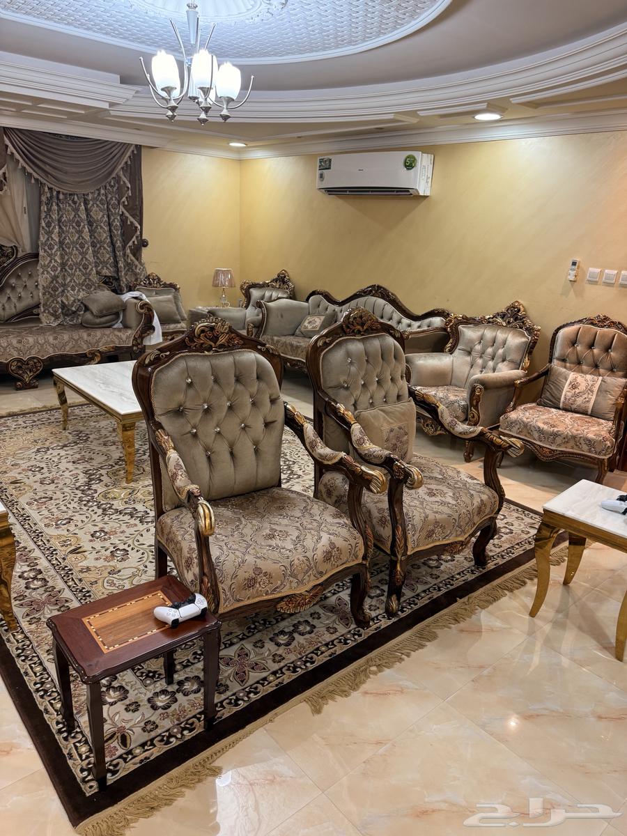 كنب فاخر 12 قطعة مع ستائر وسجادة نظيف جدا63708844595715113
