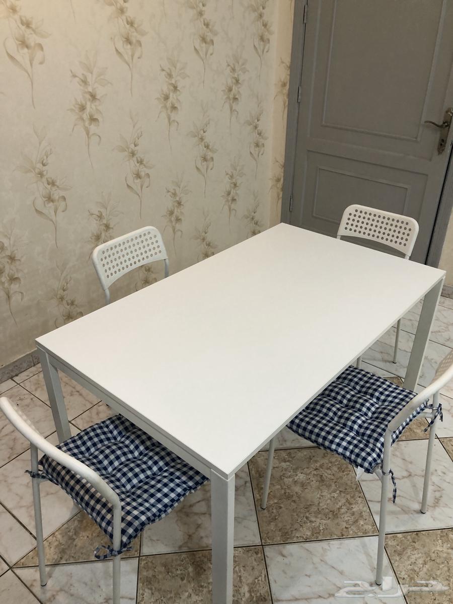 طاوله طعام من ايكيا شبه جديده63716453547139110