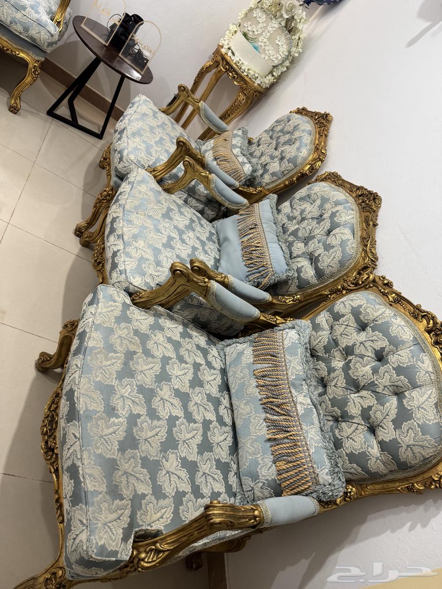 كنب للبيع بحالة ممتازة مع الطاولات63710225982978111