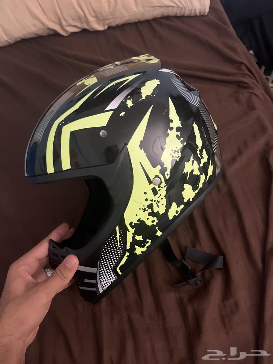 New motorcycle helmet, used for only two days, clean63713962083331110