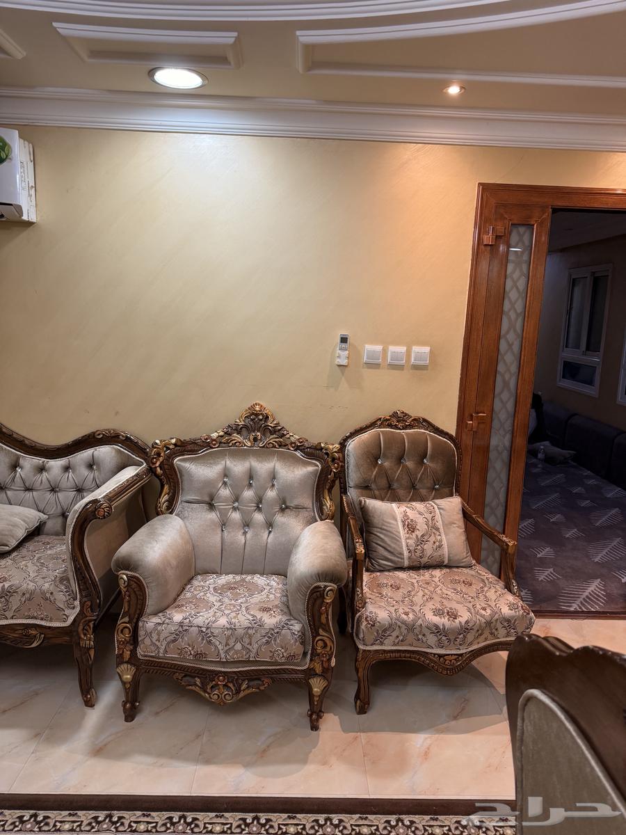 كنب فاخر 12 قطعة مع ستائر وسجادة نظيف جدا63708844595715110