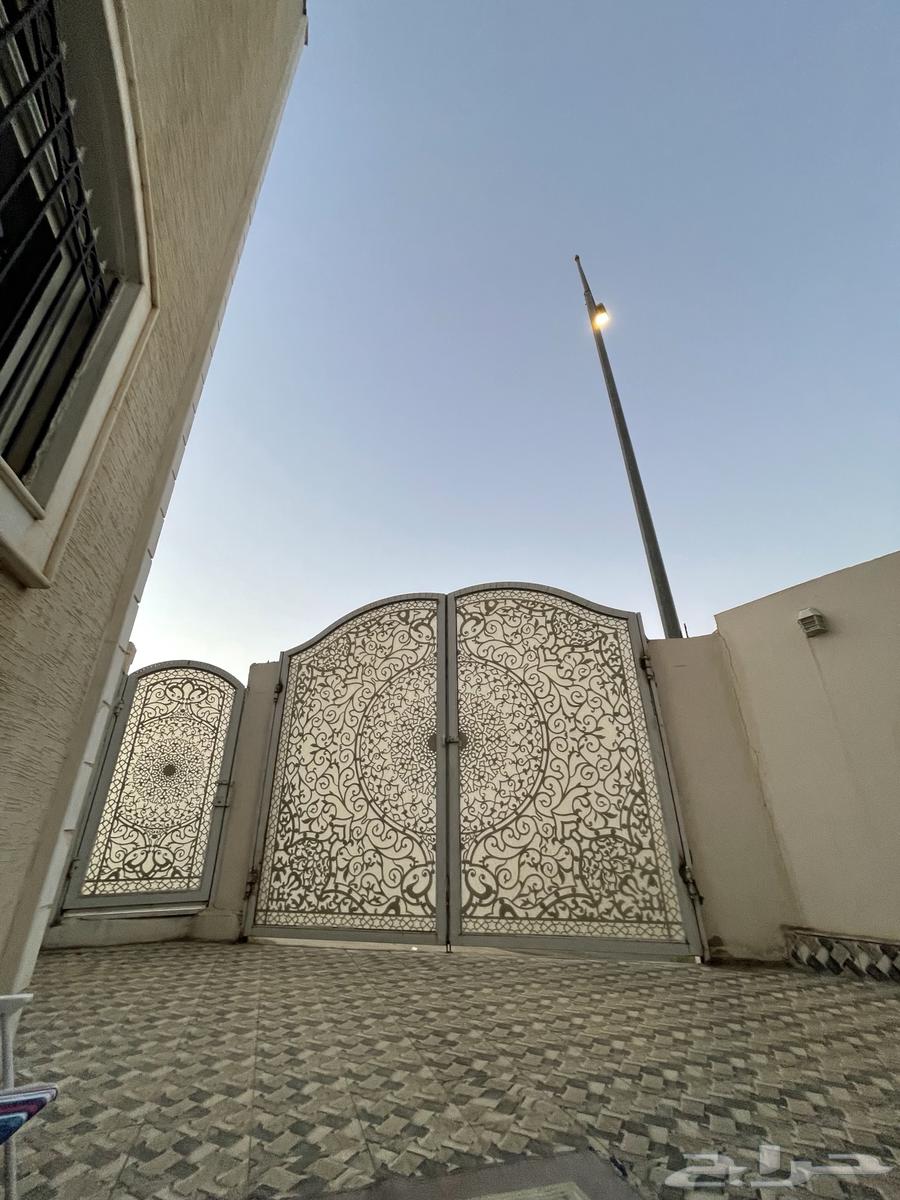 بوابه للبيع شبه جديده63714060820097111