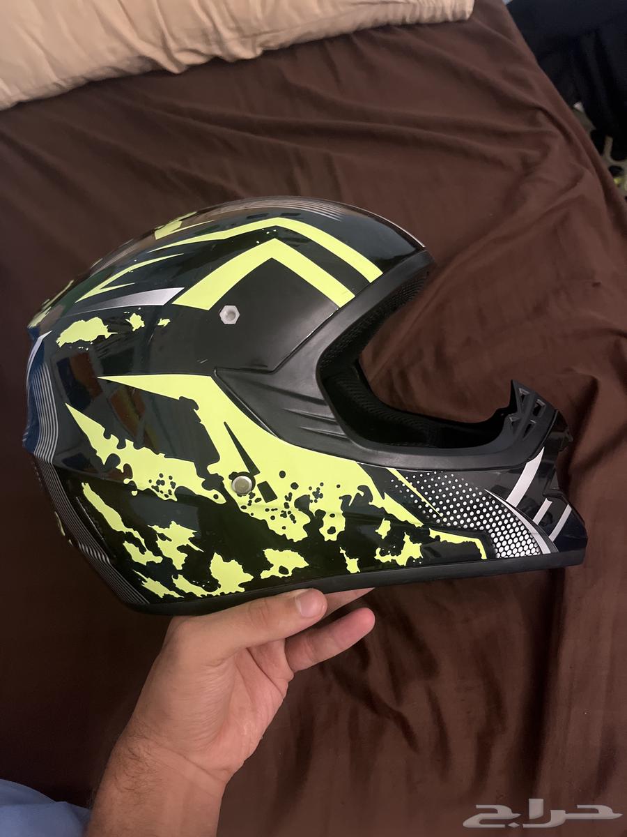 New motorcycle helmet, used for only two days, clean63713962083331112